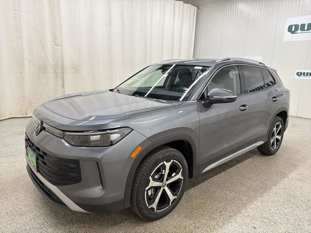 New 2026 Platinum Gray Metallic Volkswagen SE image 4