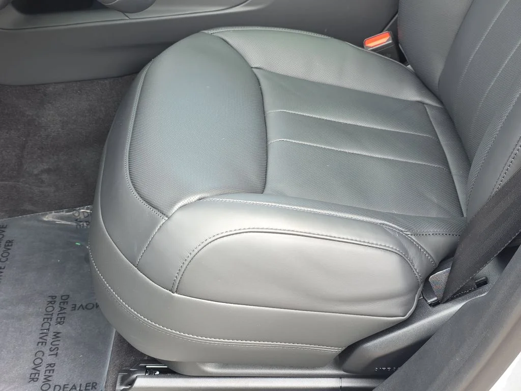 Certified Used 2026 Fuji White Land Rover SE image 29