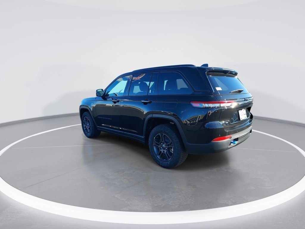 New 2024 Diamond Black Crystal Pearlcoat Jeep Trailhawk 4xe image 6