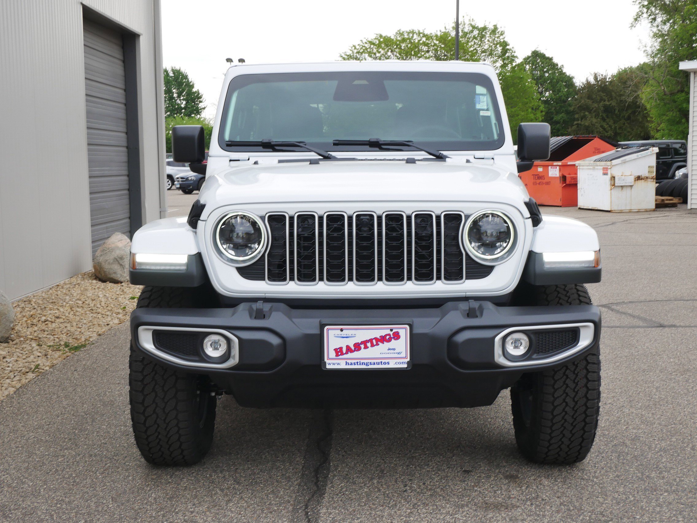 New 2026 Bright White Clear-Coat Exterior Paint Jeep Sahara image 6