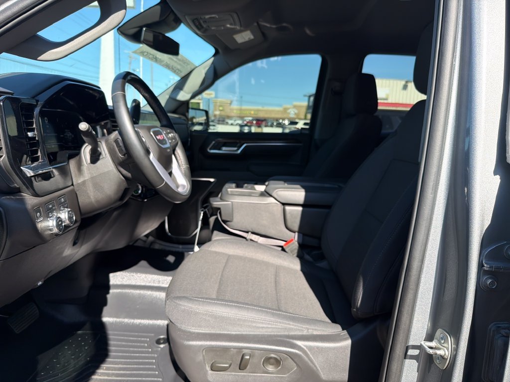 Used 2025 Silver GMC Elevation image 14