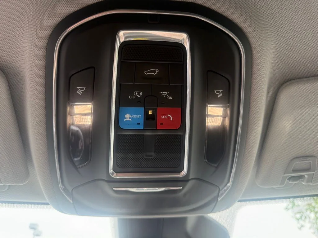 Used 2023 White/off-white Jeep Limited image 25