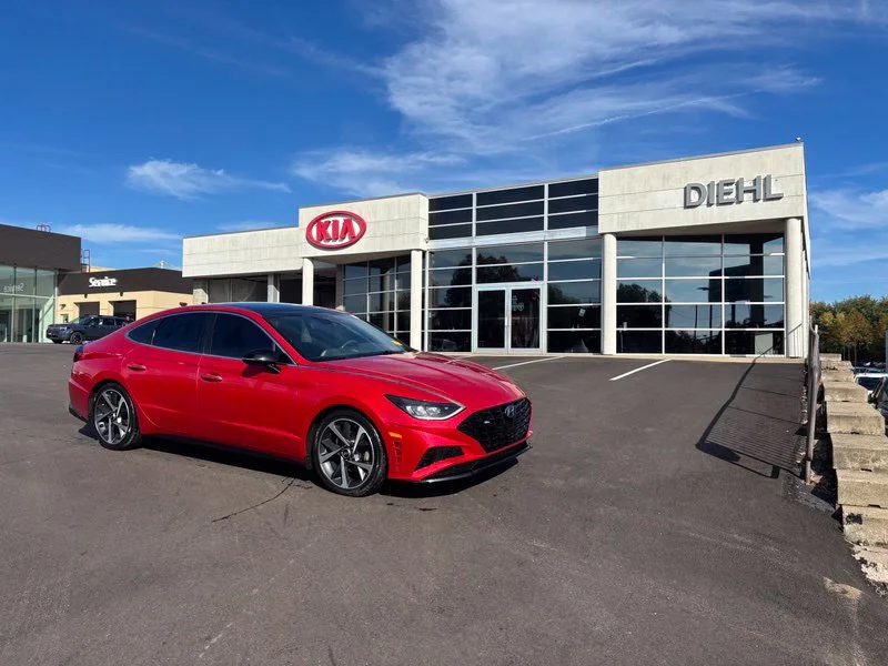 Used 2021 Red Hyundai SEL Plus image 4