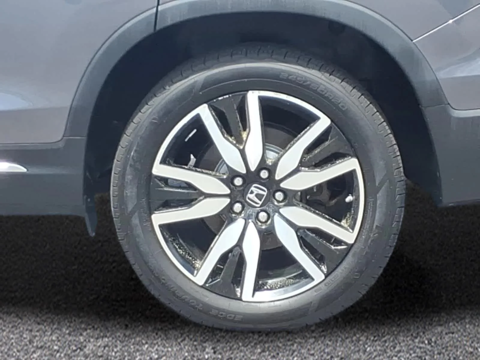 Used 2022 Modern Steel Metallic Honda Touring 8-Passenger image 3