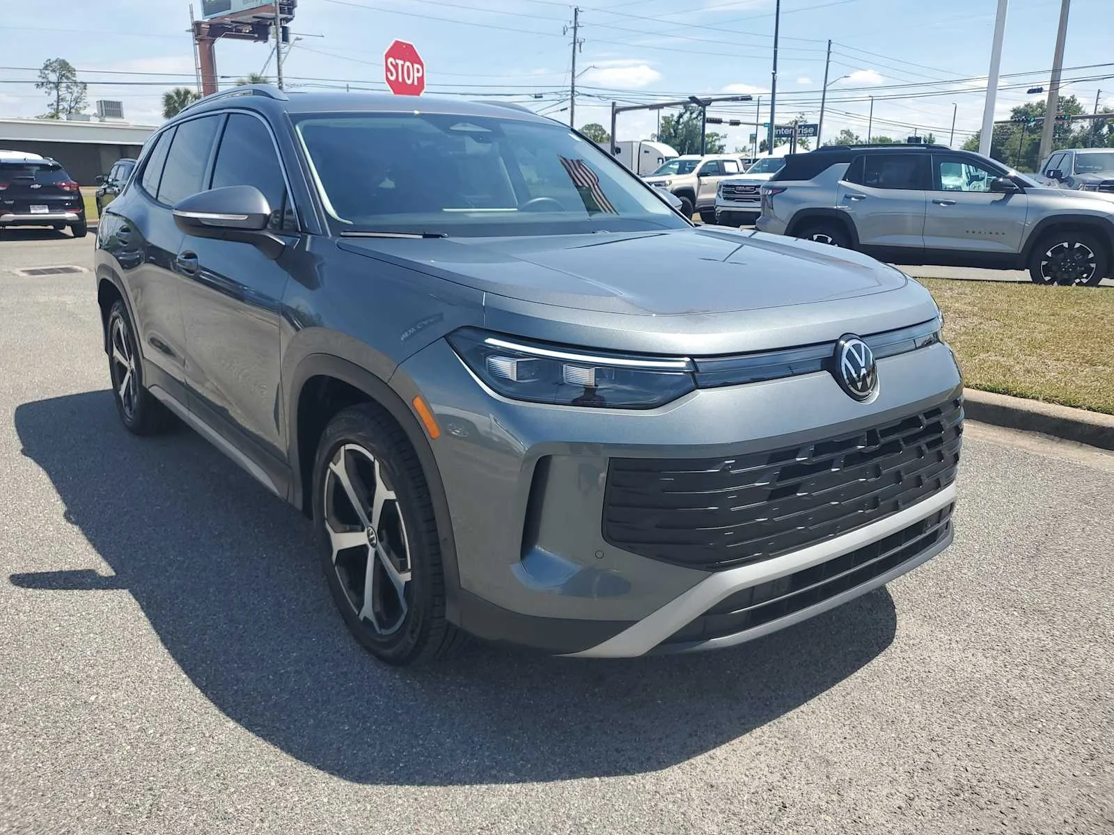 Used 2025 Gray Volkswagen SE image 8