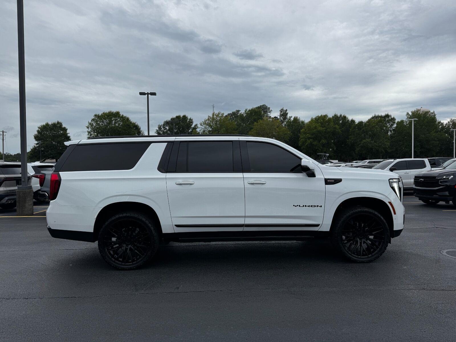 Used 2025 Summit White GMC Elevation image 6