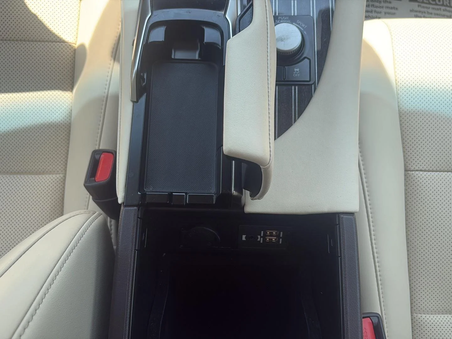 Used 2018 Matador Red Mica Lexus  image 16