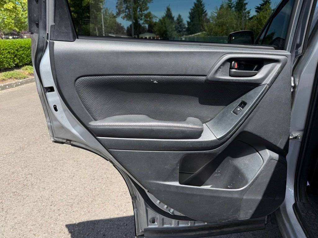 Used 2018 Ice Silver Metallic Subaru 2.5i Premium image 19