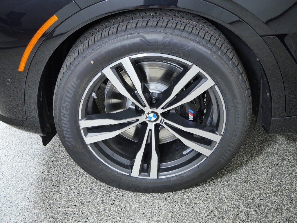 New 2027 Black Sapphire Metallic BMW M60i image 17