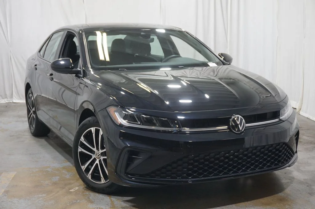 Certified Used 2025 Black Volkswagen 1.5T Sport image 4