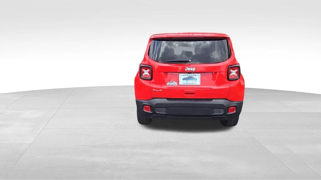 Used 2023 Red Jeep Latitude image 7