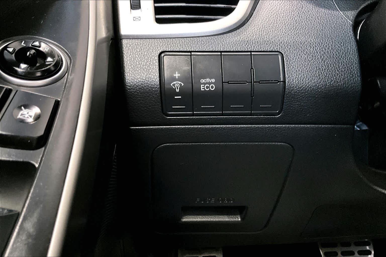 Used 2013 Shimmering Silver Hyundai  image 33