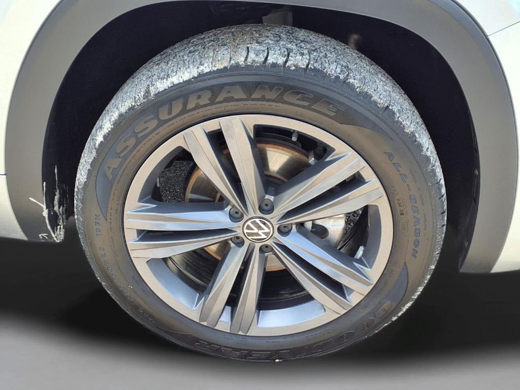 Used 2021 Gray Volkswagen 3.6L V6 SE w/Technology R-Line image 10