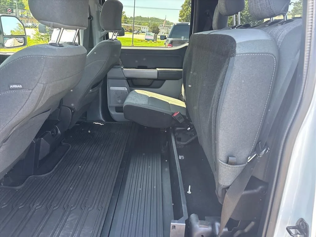 Used 2023 Oxford White Ford XLT image 19