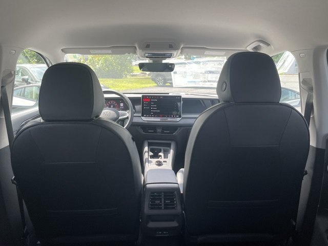 2026 Volkswagen Tiguan SE - Photo 8