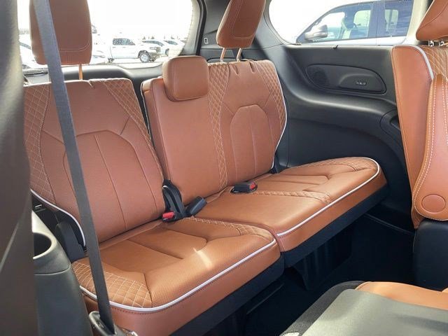 New 2026 Bright White Clearcoat Chrysler Pinnacle image 12