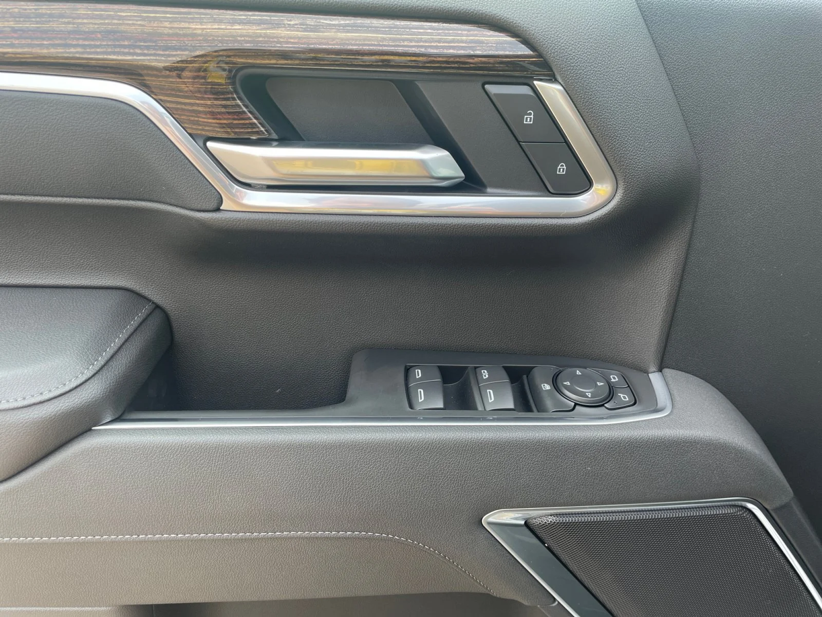 New 2026 Sterling Metallic GMC Elevation image 16