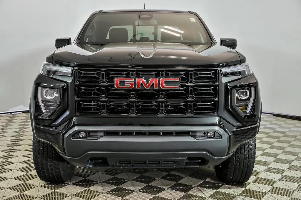 Used 2025 Onyx Black GMC Elevation image 4