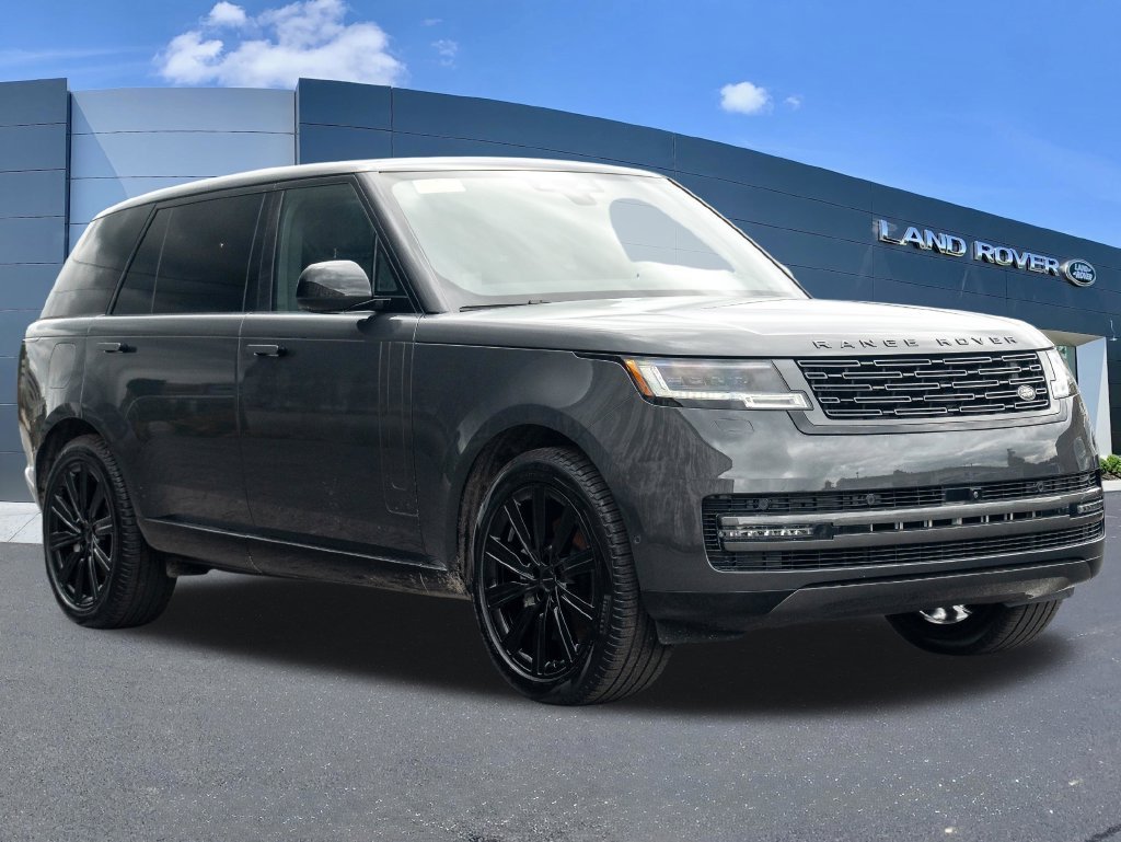 New 2026 Carpathian Grey Land Rover SE image 3