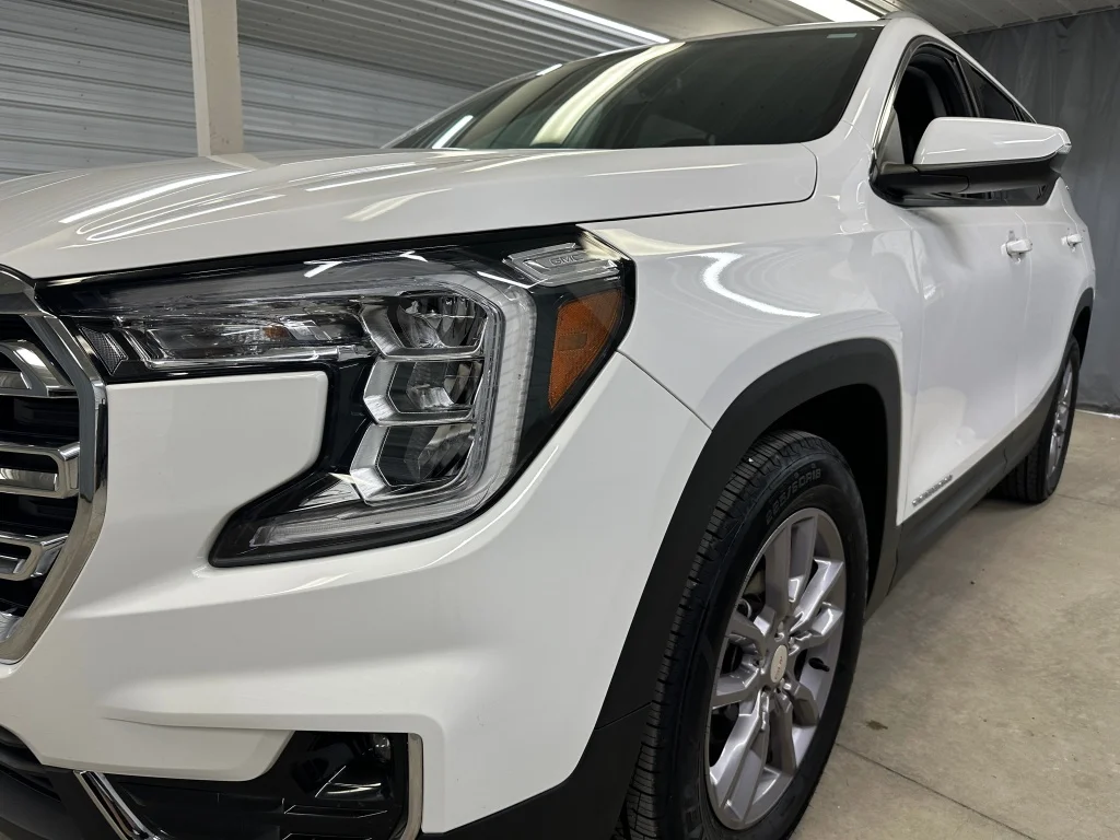 Used 2023 Summit White GMC SLT image 36