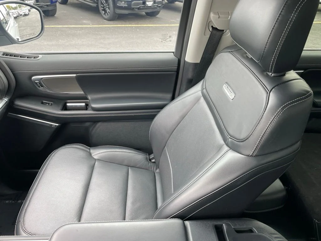 Used 2025 Silver Metallic Ford Platinum image 27