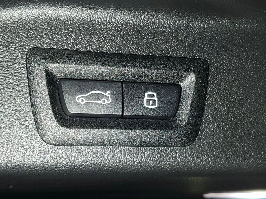 Used 2026 Skyscraper Grey Metallic BMW sDrive40i image 8