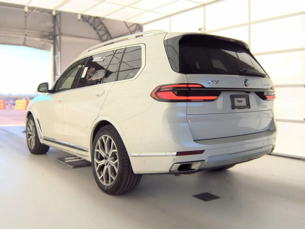 Used 2026 White BMW xDrive40i image 2