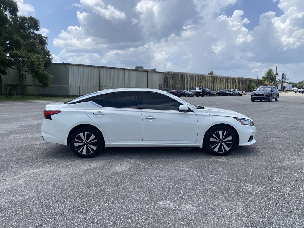 Used 2022 Pearl White Tricoat Nissan 2.5 SL image 9