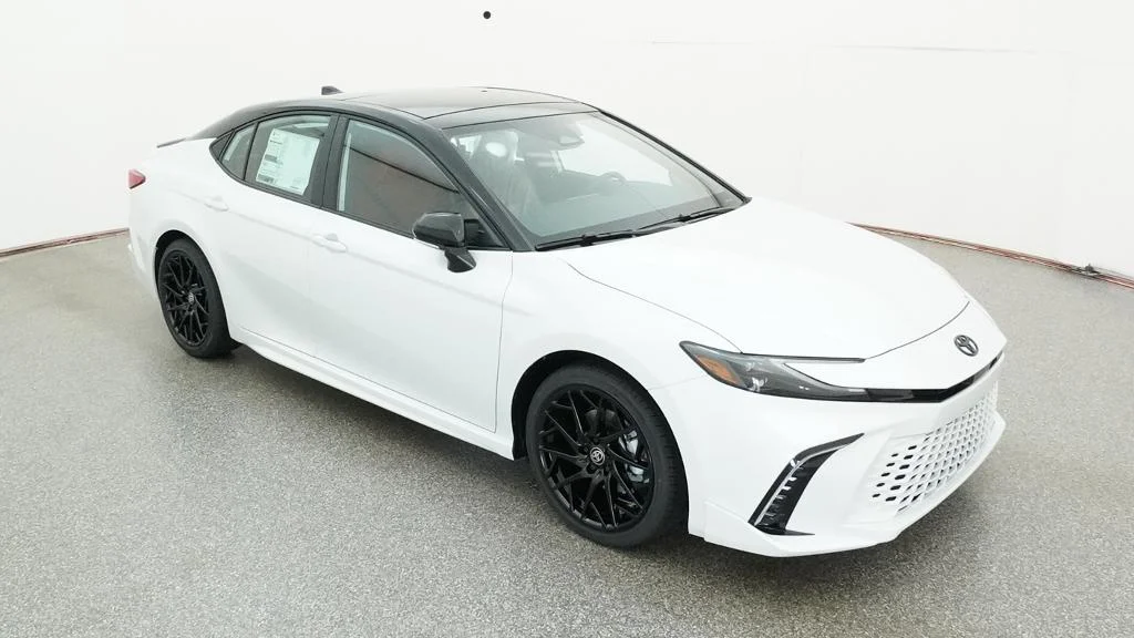 New 2026 Wind Chill Pearl with Midnight Black Metallic roof Toyota XSE image 18