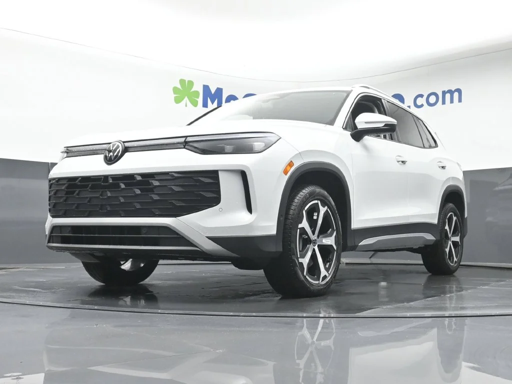 New 2026 White/off-white Volkswagen SE image 7
