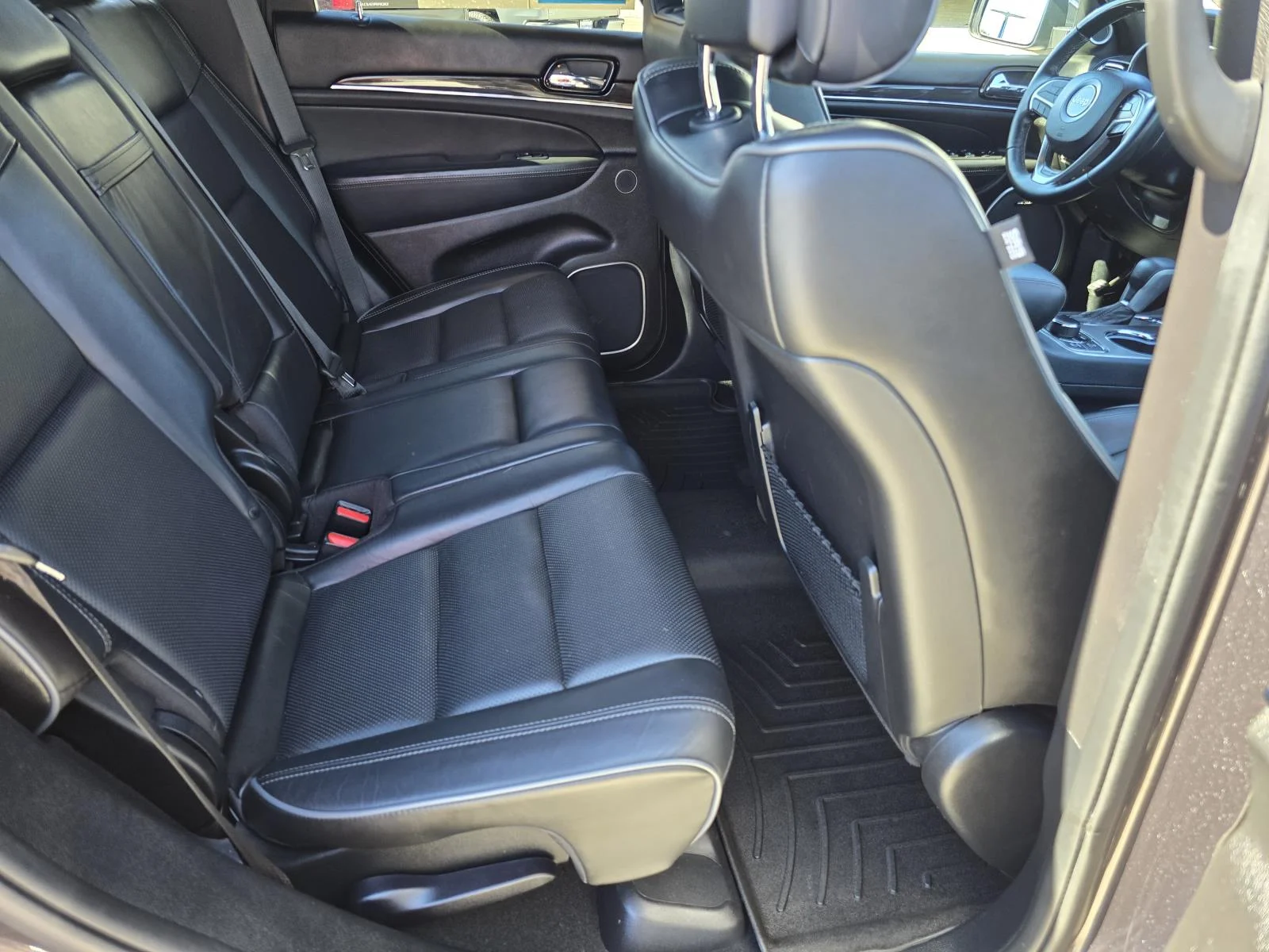 Used 2020 Gray Jeep Overland 4x4 image 21
