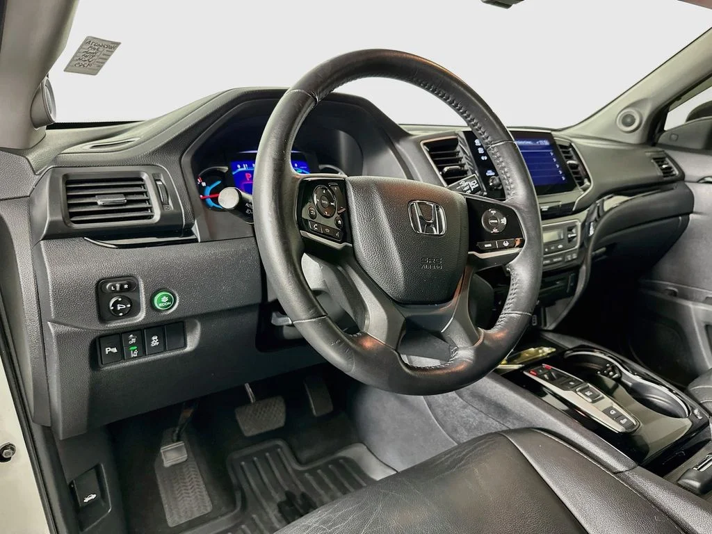 Used 2019  Honda Touring image 10