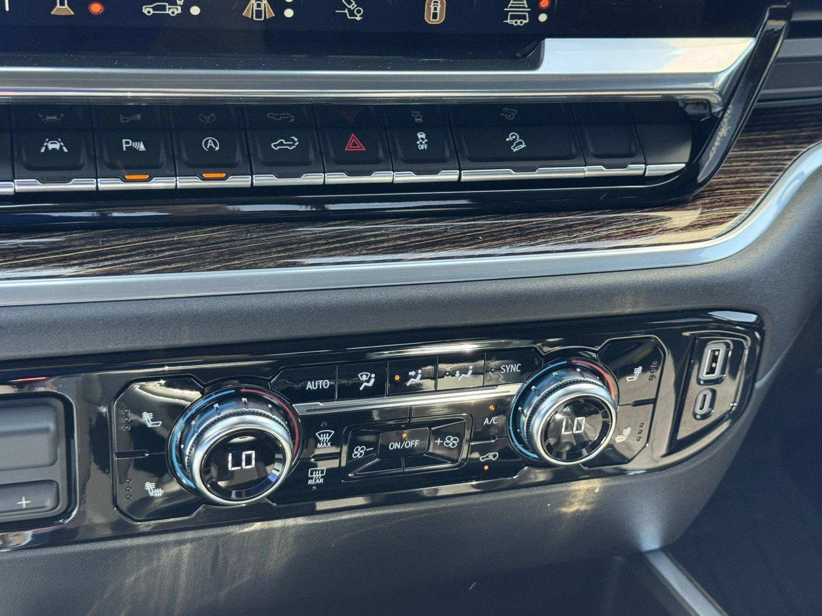 New 2026 Sterling Metallic GMC Elevation image 18