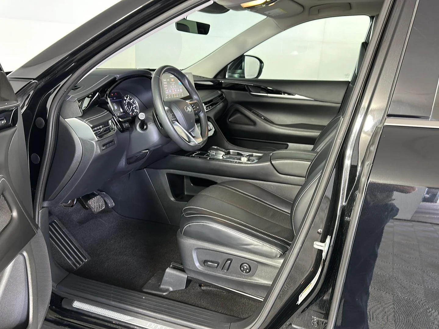 Used 2023 Mineral Black INFINITI PURE image 10