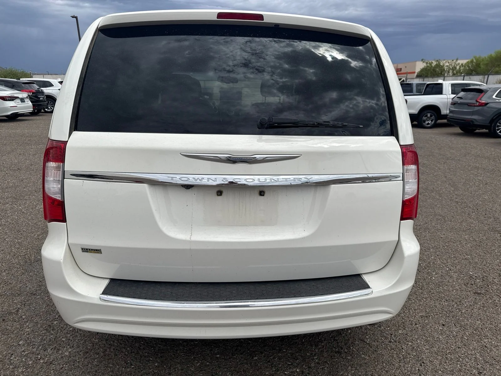 Used 2012 White Chrysler Touring image 4