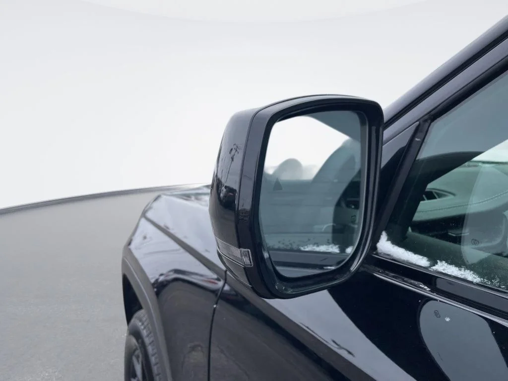 New 2026 Diamond Black Crystal Pearl-Coat Exterior Paint Jeep Altitude image 10