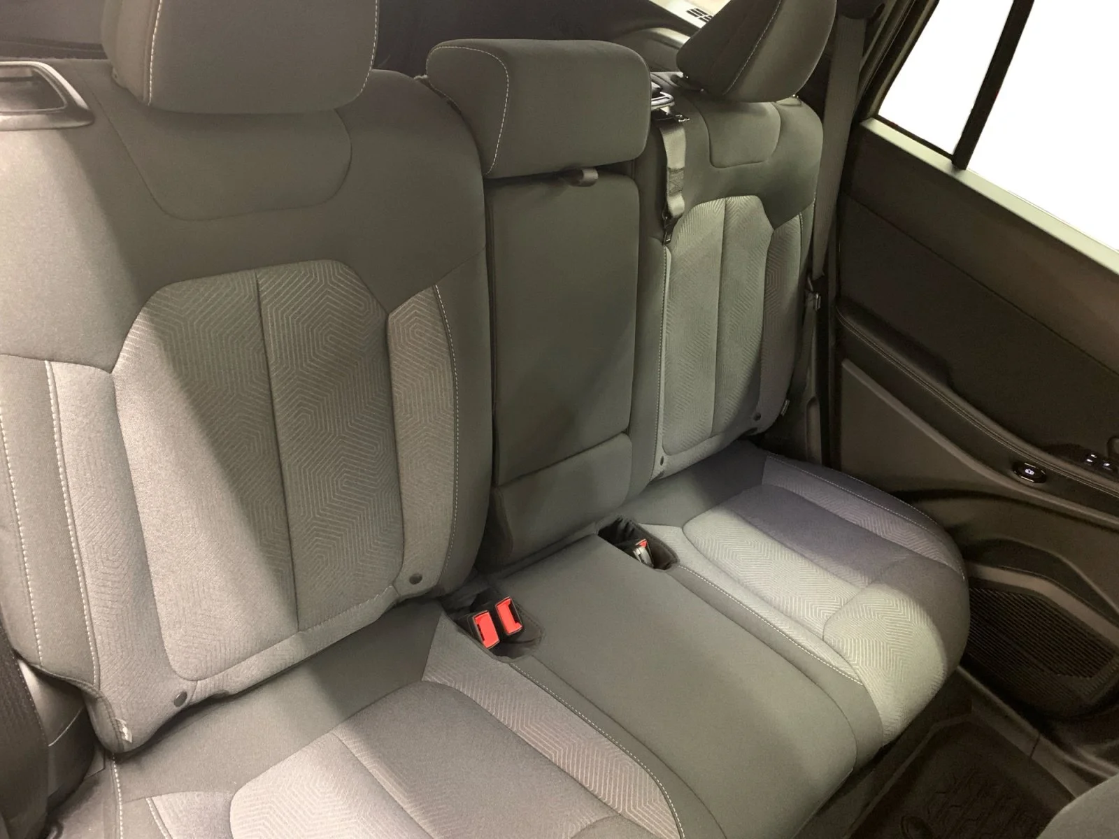New 2026 Diamond Black Crystal Pearl Jeep Laredo image 18