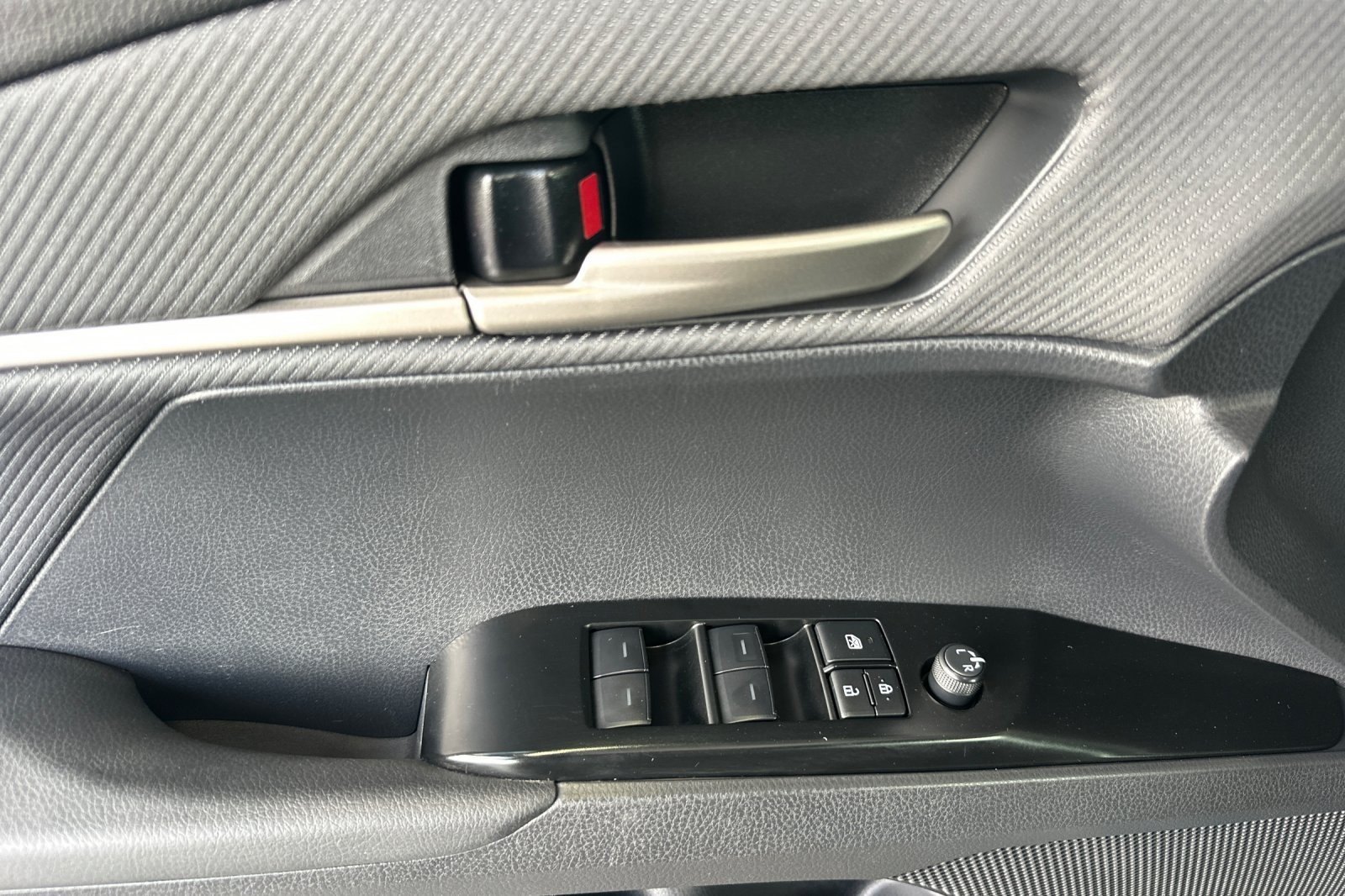 Certified Used 2025 Ocean Gem Toyota SE image 10