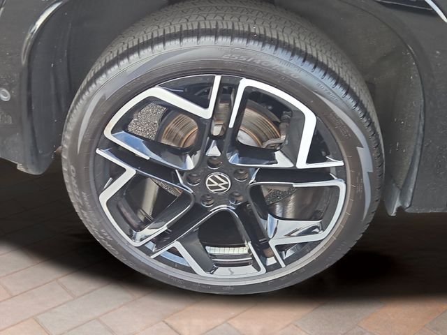 Certified Used 2025 Deep Black Pearl Volkswagen 2.0T SEL R-Line image 4