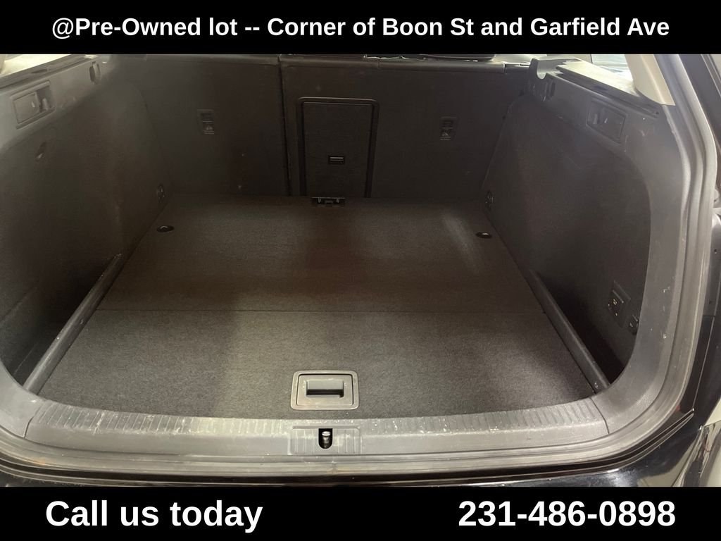 Used 2015  Volkswagen SEL image 21