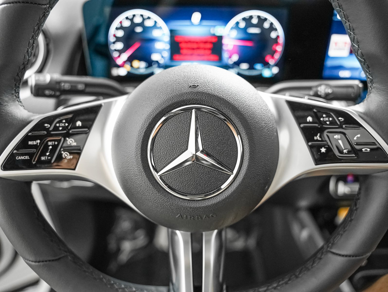 New 2026 Polar White Mercedes-Benz GLB 250 image 12