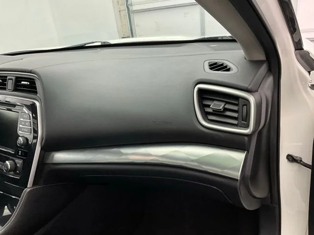 Used 2021 White Nissan 3.5 SL image 12