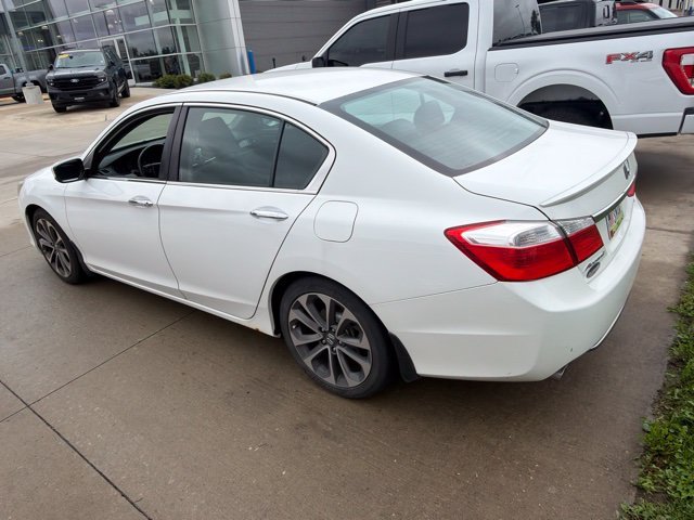 Used 2015  Honda Sport image 1