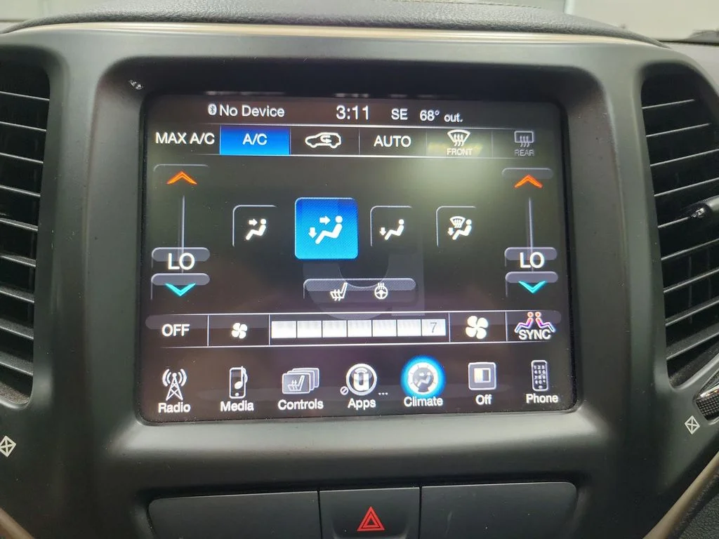 Used 2015 Red Jeep Latitude image 38