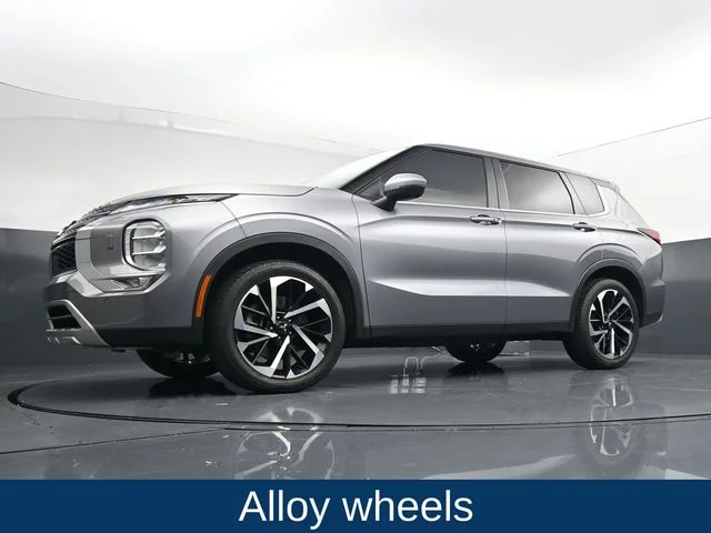 Used 2022  Mitsubishi SE image 34