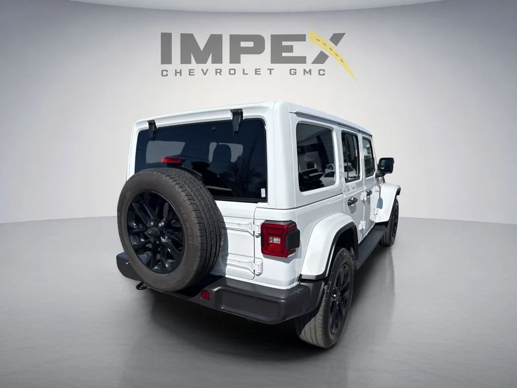 Used 2025 White Jeep Sahara image 6