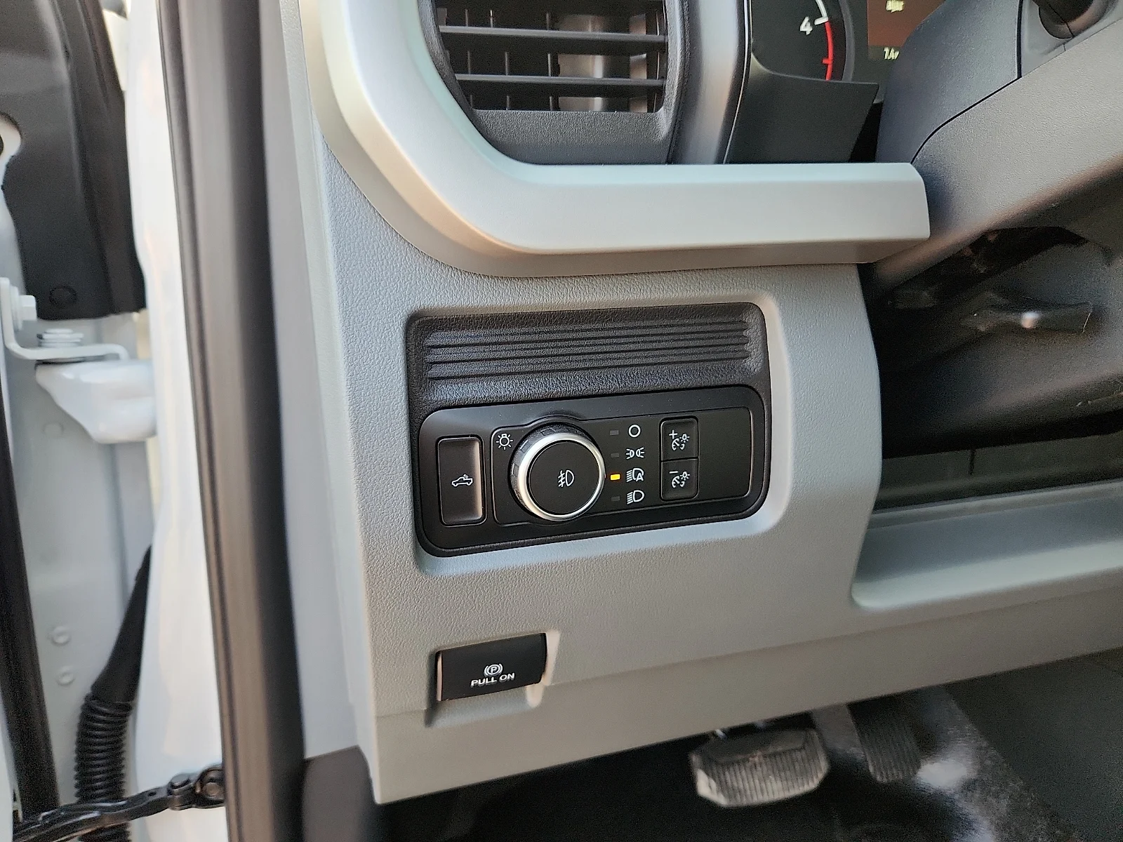New 2026 Oxford White Ford XL image 16