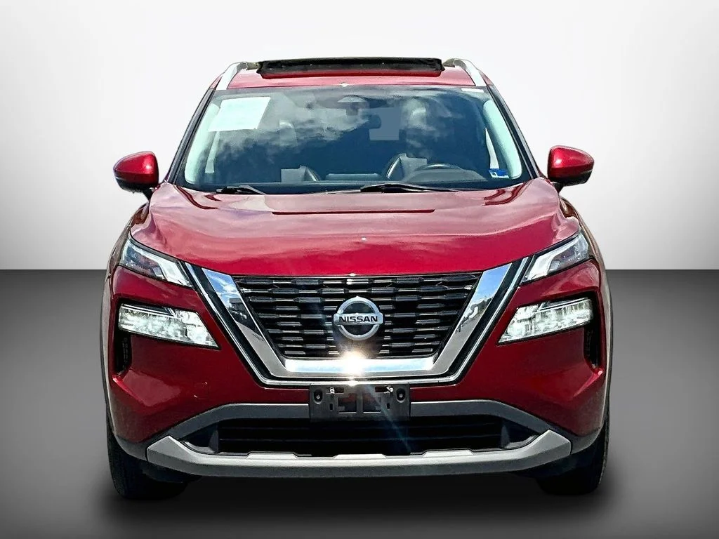Used 2021 Red Nissan SV image 2