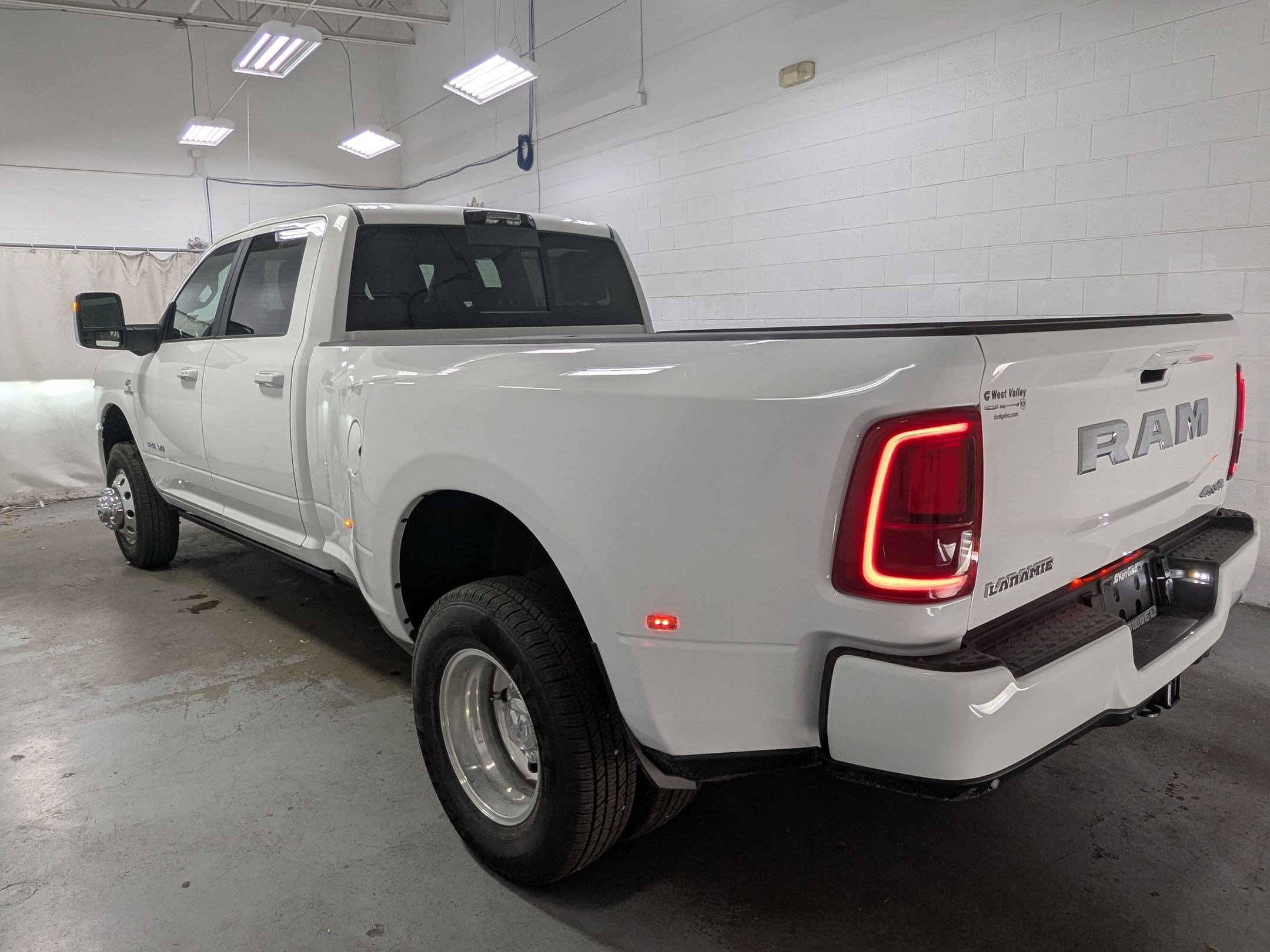 New 2026 Bright White Clear-Coat Exterior Paint RAM Laramie image 7