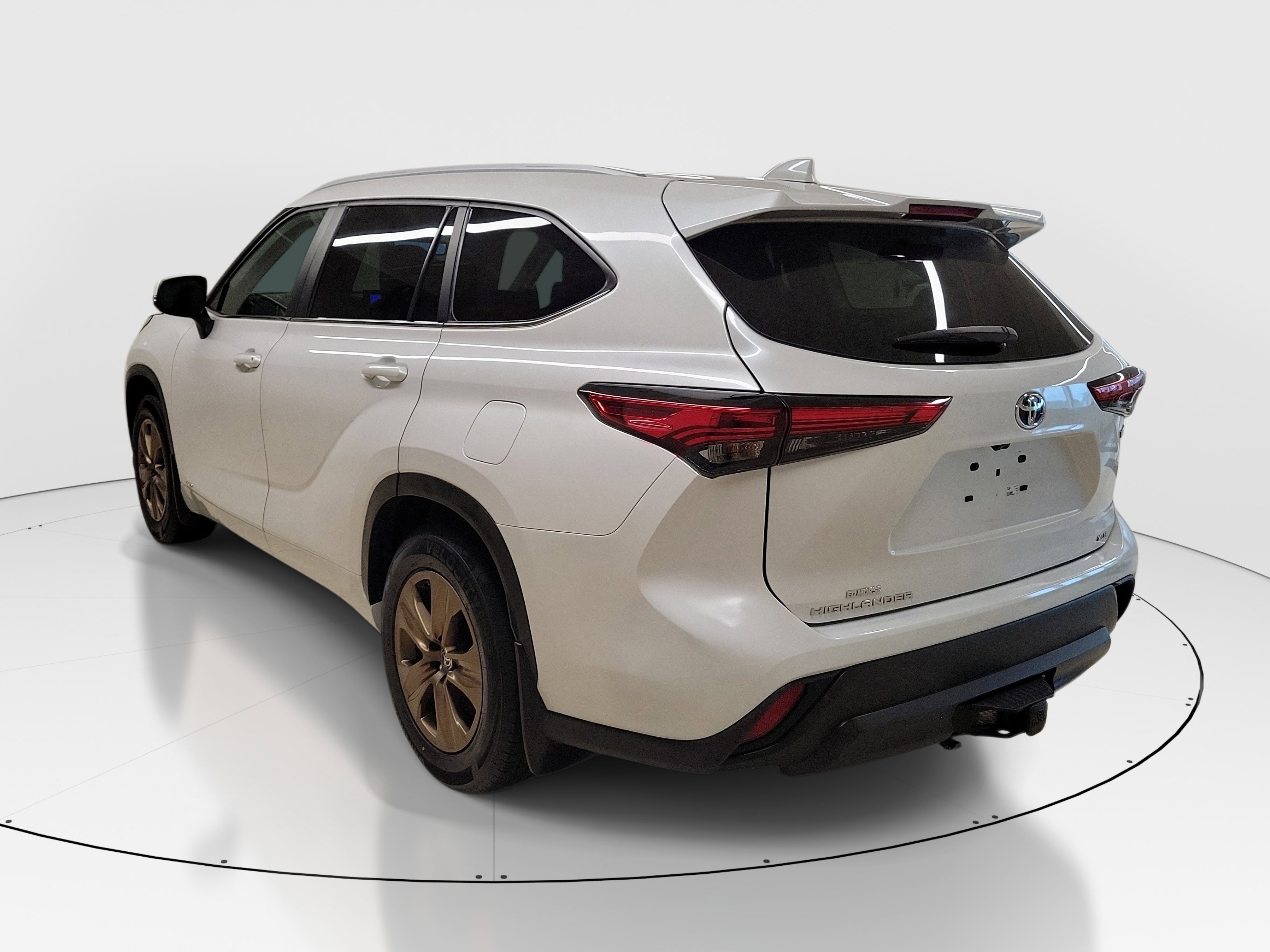 Used 2023 Pearl Toyota Hybrid Bronze Edition image 4